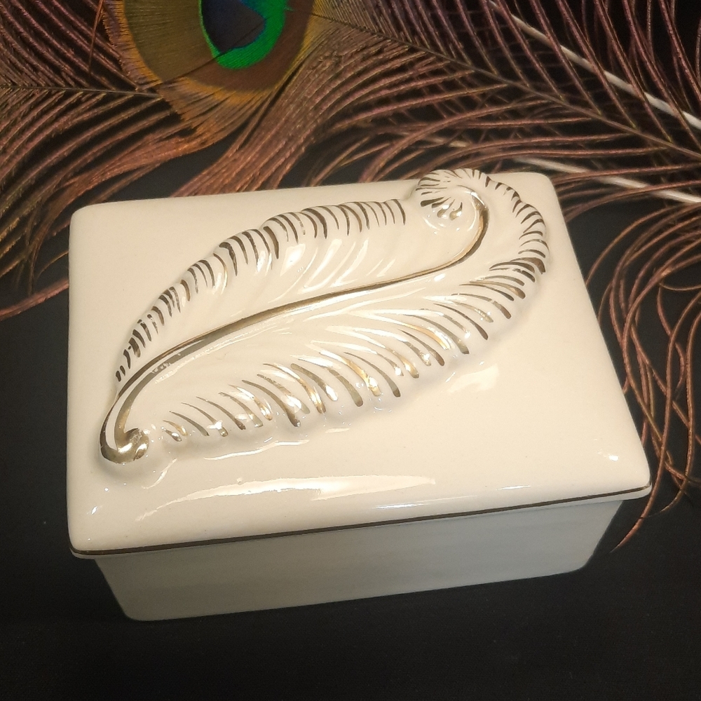 Vintage Cigarette Trinket Lidded Box with Feather Design